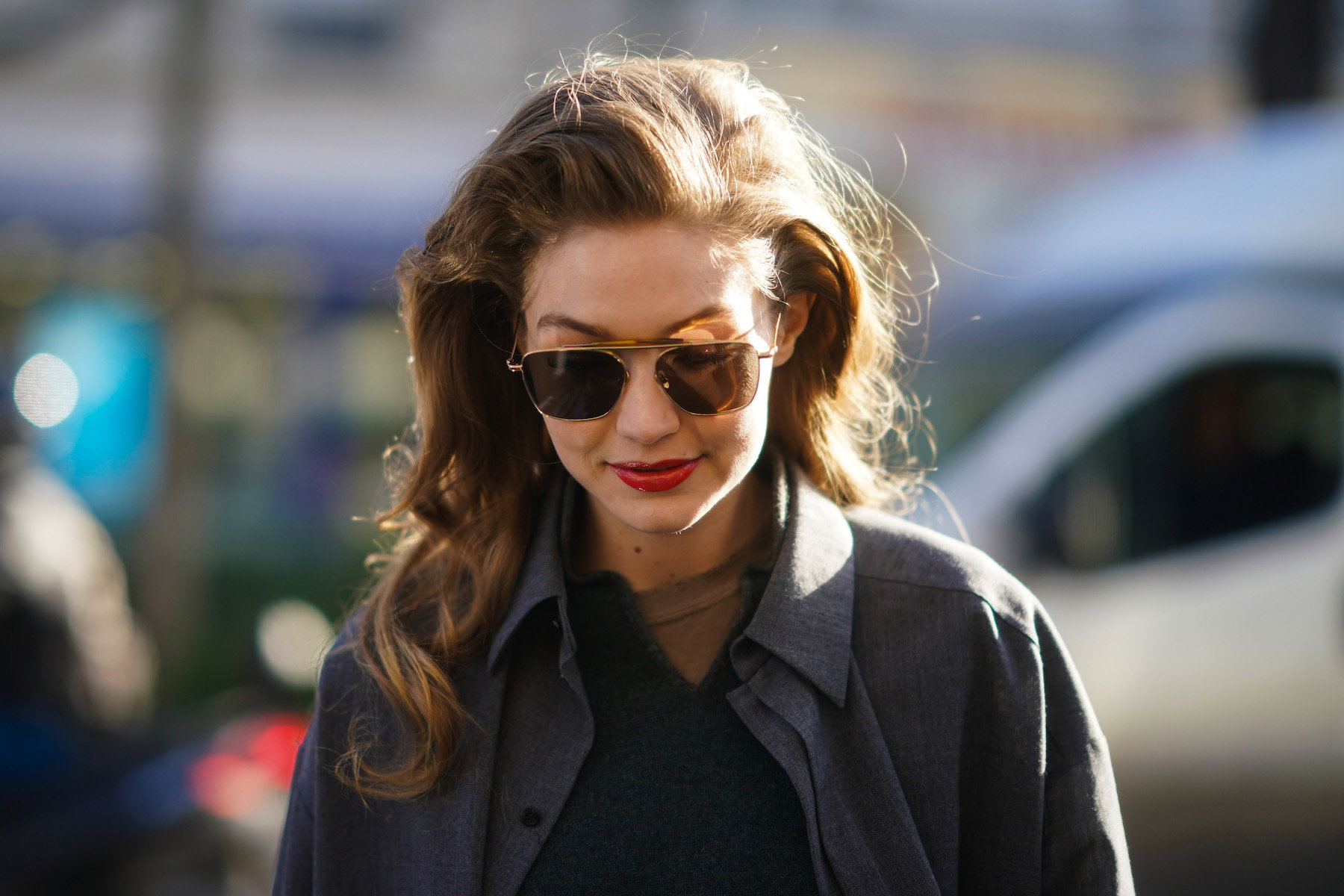 Gigi Hadid, stawiając na tę koszulkę z sieciówki, przypomina, że to najgorętszy trend tego lata!