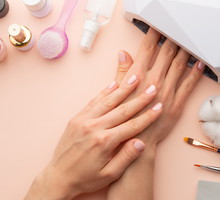 Hybrydy w ciąży: czy taki manicure jest bezpieczny dla mamy i dziecka?