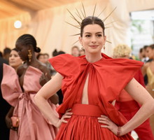 Anne Hathaway zdradziła sekret na temat swojej roli w „Diabeł ubiera się u Prady”. Reakcja fanów – bezcenna!