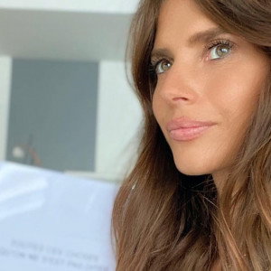 Weronika Rosati dostała główną rolę w zagranicznym filmie. Pokazała właśnie zdjęcie z planu, na którym pozuje ze słynnym aktorem!