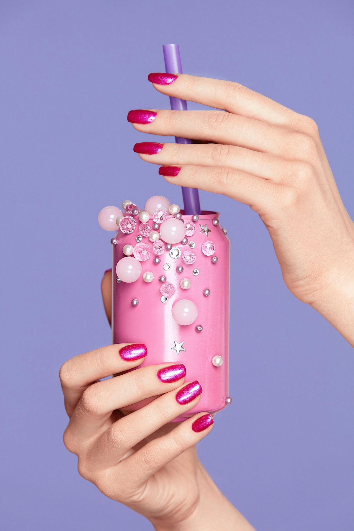 Paznokcie fuksja – inspiracje na piękny manicure