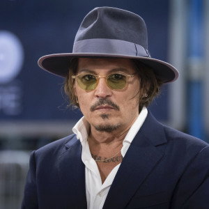 Johnny Depp uznany za winnego w sprawie o pobicie swojej byłej żony Amber Heard. Nie zobaczymy go już w „Fantastycznych zwierzętach”