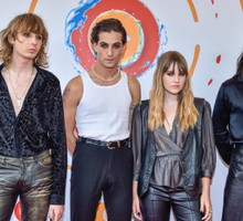 Zespół Maneskin oddał nagrodę z Polsat SuperHit Festiwalu?! O co chodzi? Fani i fanki są oburzeni!
