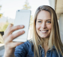 Ciałopozytywny przełom w publikowaniu zdjęć – Norwegia wymaga oznaczania przerobionych fotografii w mediach społecznościowych!