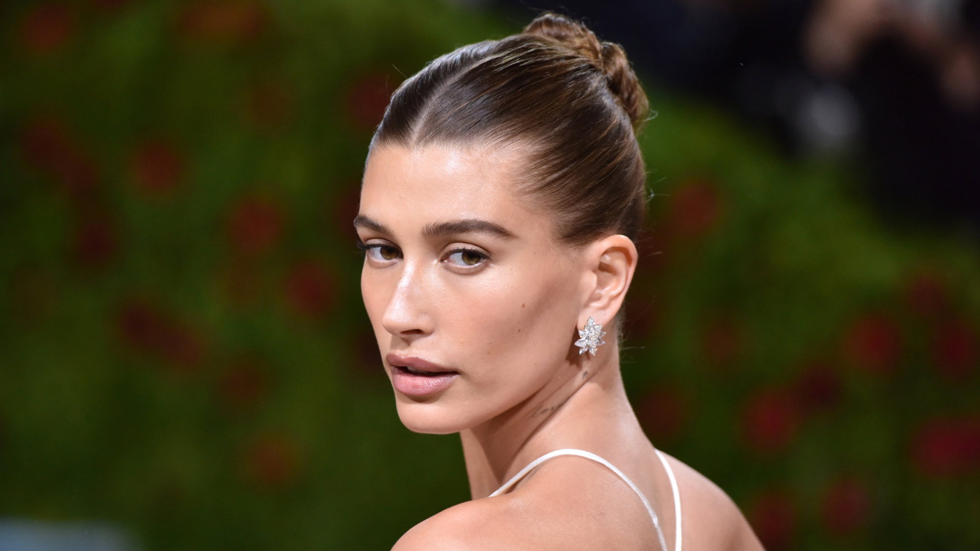hailey-bieber2-0d98ac1