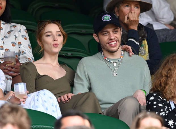 Phoebe Dynevor i Pete Davidson oficjalnie razem!
