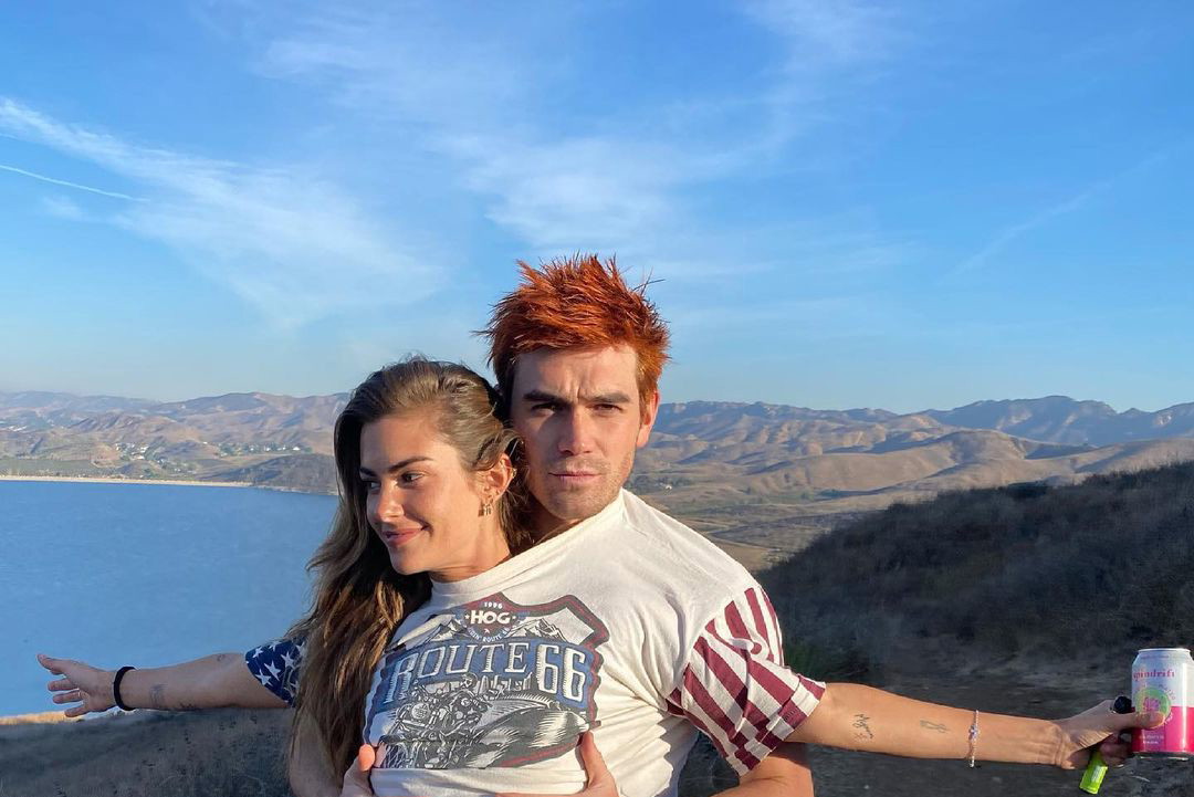 KJ Apa i Clara Berry