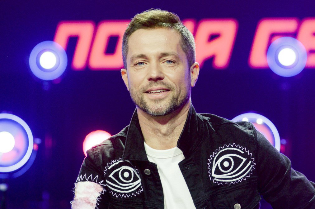 Kim jest Misha Kostrzewski?