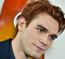 KJ Apa potwierdził nowy związek
