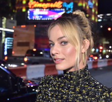 Ten olejek do włosów to już legenda! Używają go gwiazdy, na czele z Brie Larson i Margot Robbie. Co potrafi?