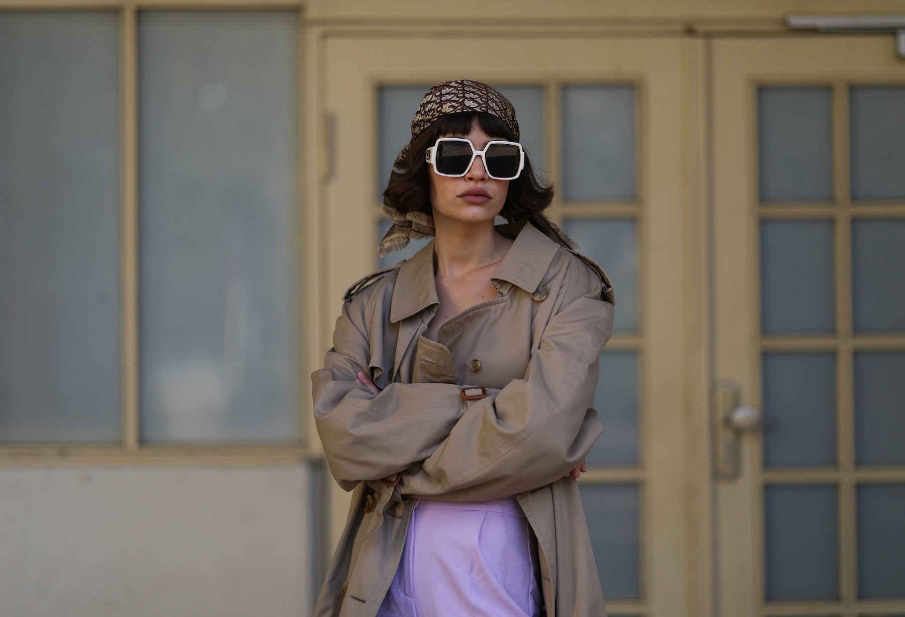 Ulubiony dodatek na lato Jackie Kennedy i Audrey Hepburn powrócił! Dziś noszą go Bella Hadid i francuskie it-girls. Dodaje szyku każdej stylizacji!