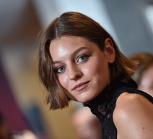 Emma Corrin jest osobą niebinarną. Gwiazda „The Crown” ogłasza: „ruszam w nową podróż”