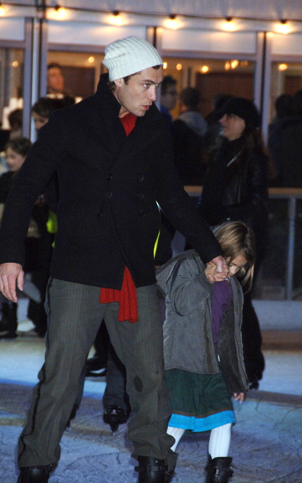 Jude Law z córką Iris, 2006 rok.