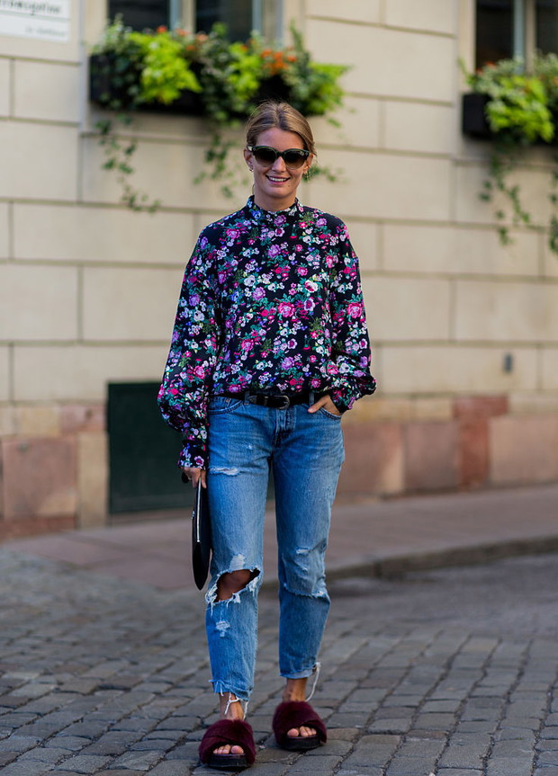Klapki z futerkiem – street style.