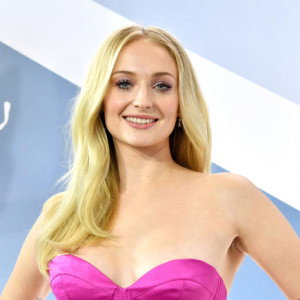 Sophie Turner jest biseksualna? Fani są przekonani, że aktorka zrobiła coming out!