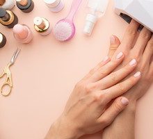 Hybrydy w ciąży: czy taki manicure jest bezpieczny dla mamy i dziecka?