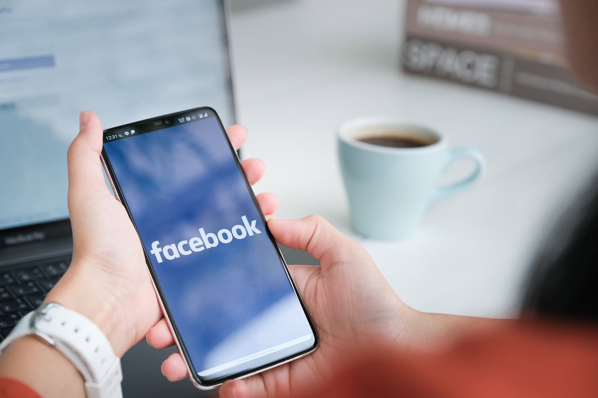 Jak wylogować się z Facebooka na wszystkich urządzeniach?