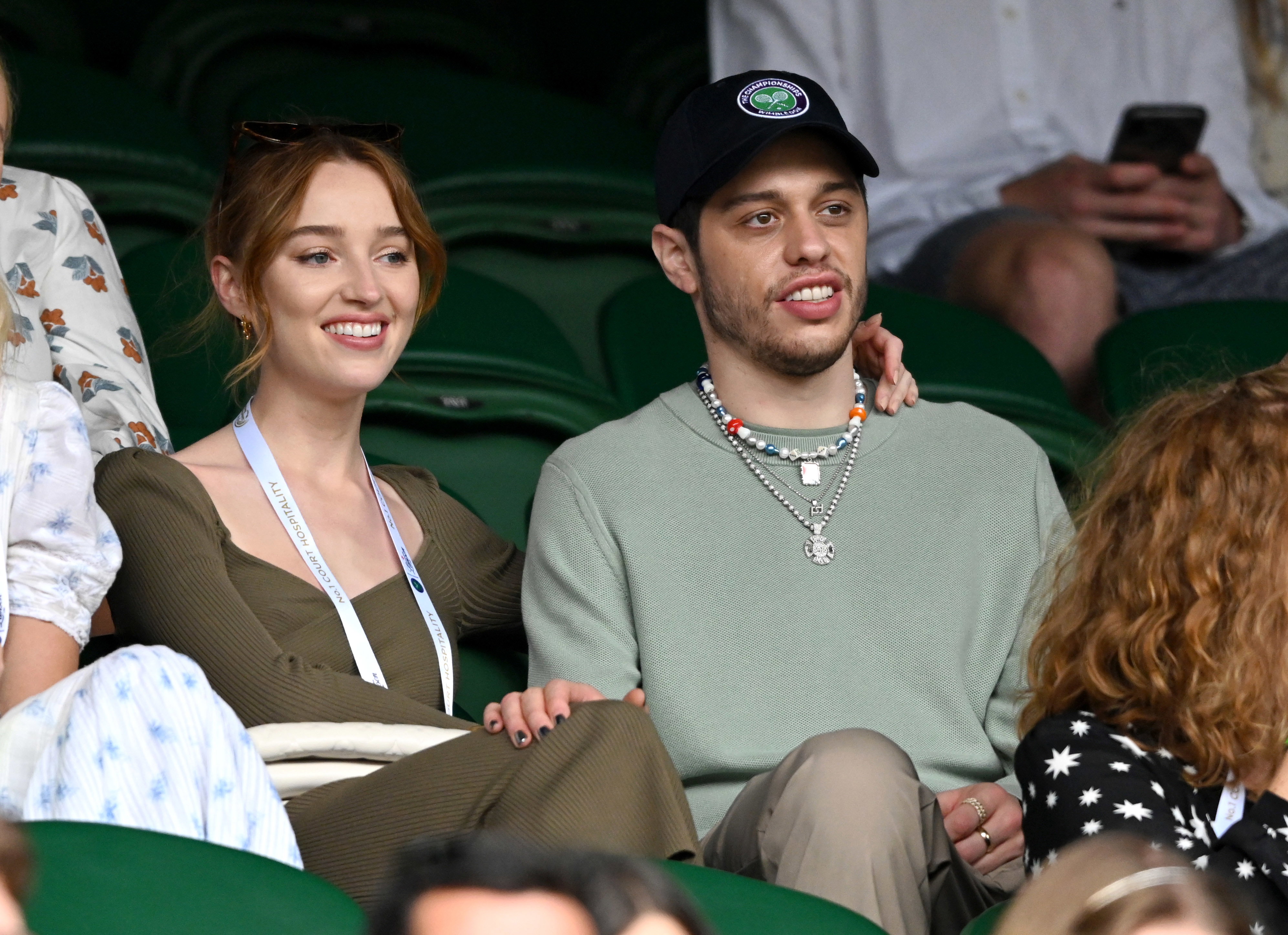 Phoebe Dynevor i Pete Davidson