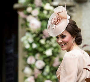 Paznokcie w stylu arystokratek? Znamy sposoby na manicure księżnej Kate, Meghan Markle i Lady Di! Jakie są ich ulubione lakiery?