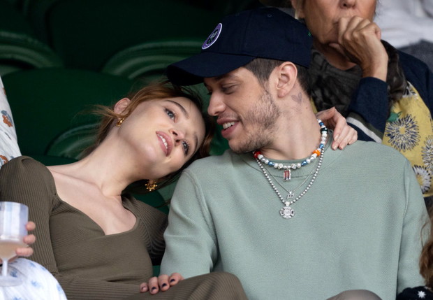 Phoebe Dynevor i Pete Davidson