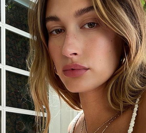 Hailey Bieber