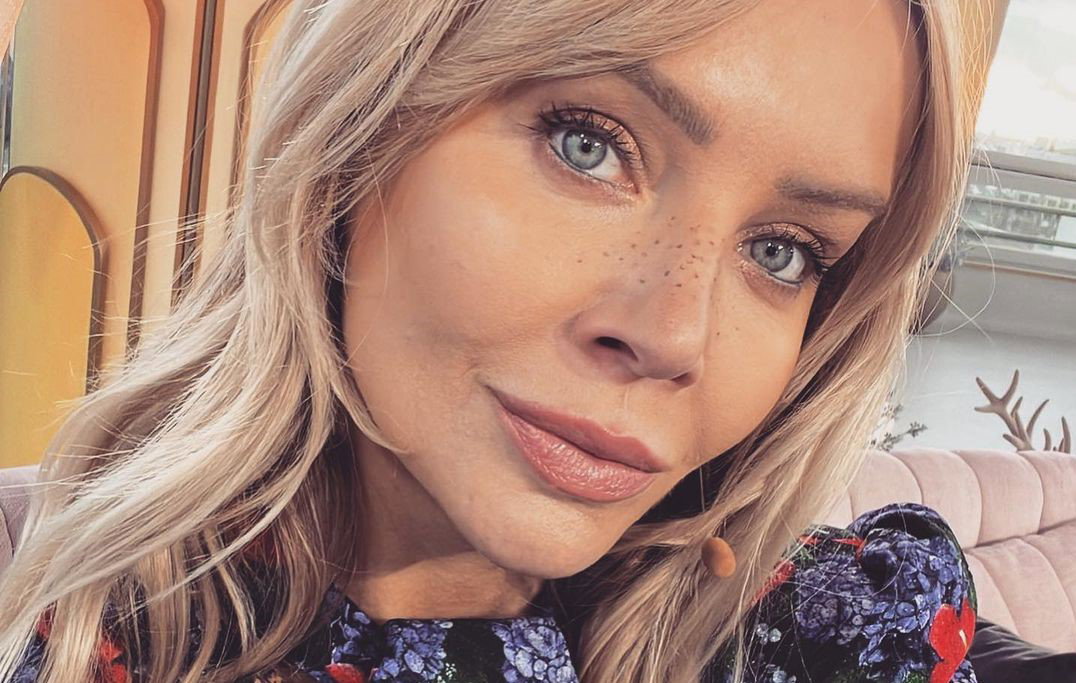 Agnieszka Woźniak-Starak zmieniła fryzurę. Postawiła na najmodniejszą grzywkę 2022!