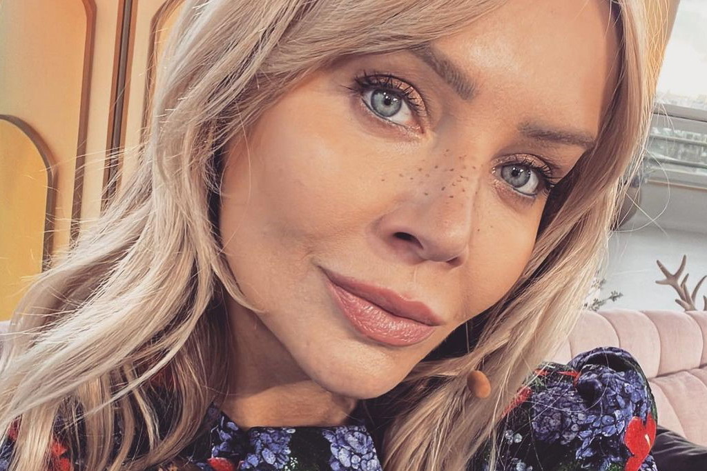 Agnieszka Woźniak-Starak zmieniła fryzurę. Postawiła na najmodniejszą grzywkę 2022!