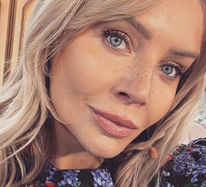 Agnieszka Woźniak-Starak zmieniła fryzurę. Postawiła na najmodniejszą grzywkę 2022!
