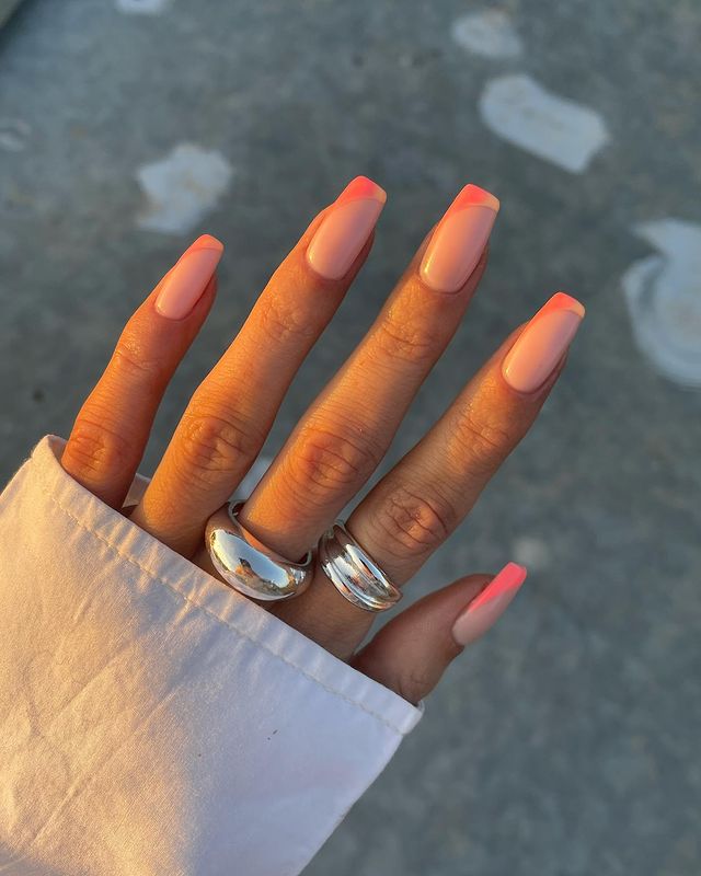 Koralowy manicure - inspiracje