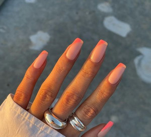 Koralowy manicure - inspiracje