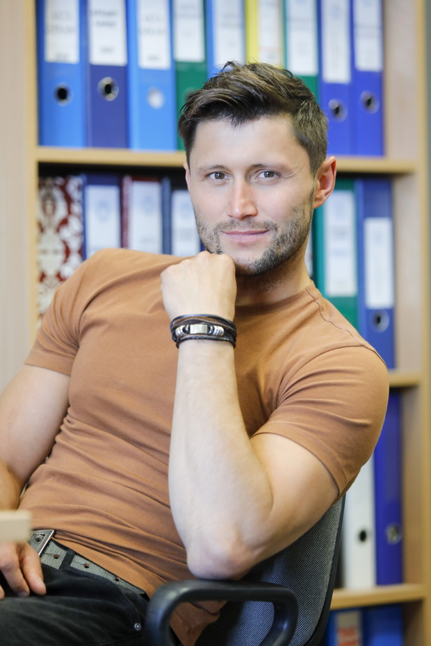 Kim jest Piotr Mróz?