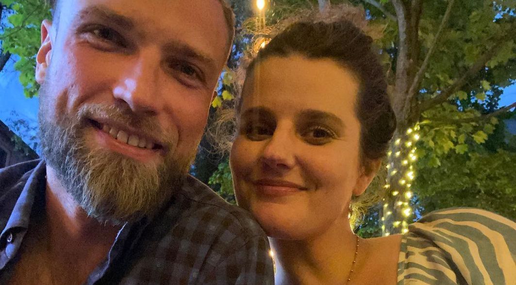 Zosia Zborowska i Andrzej Wrona w ogniu krytyki z powodu ubranka, które kupili nienarodzonej jeszcze córeczce. Słusznie?
