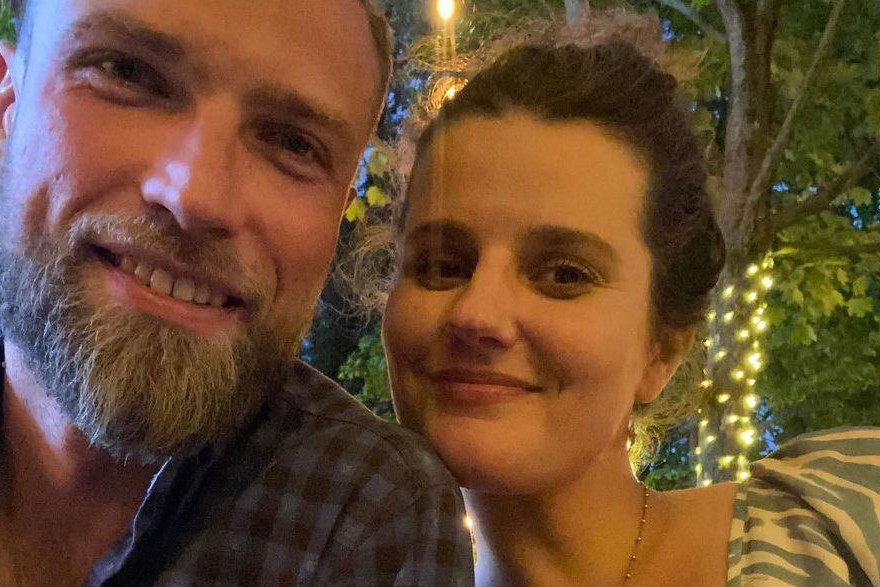 Zosia Zborowska i Andrzej Wrona w ogniu krytyki z powodu ubranka, które kupili nienarodzonej jeszcze córeczce. Słusznie?