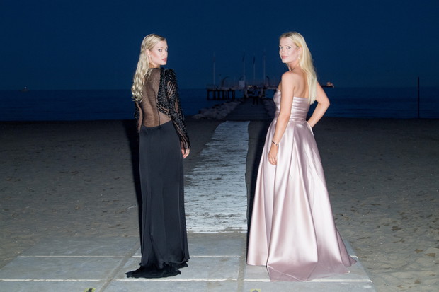 Festiwal Filmowy w Wenecji 2021 wystartował! Zobaczcie najpiękniejsze kreacje gwiazd z czerwonego dywanu / Eliza i Emilia Spencer