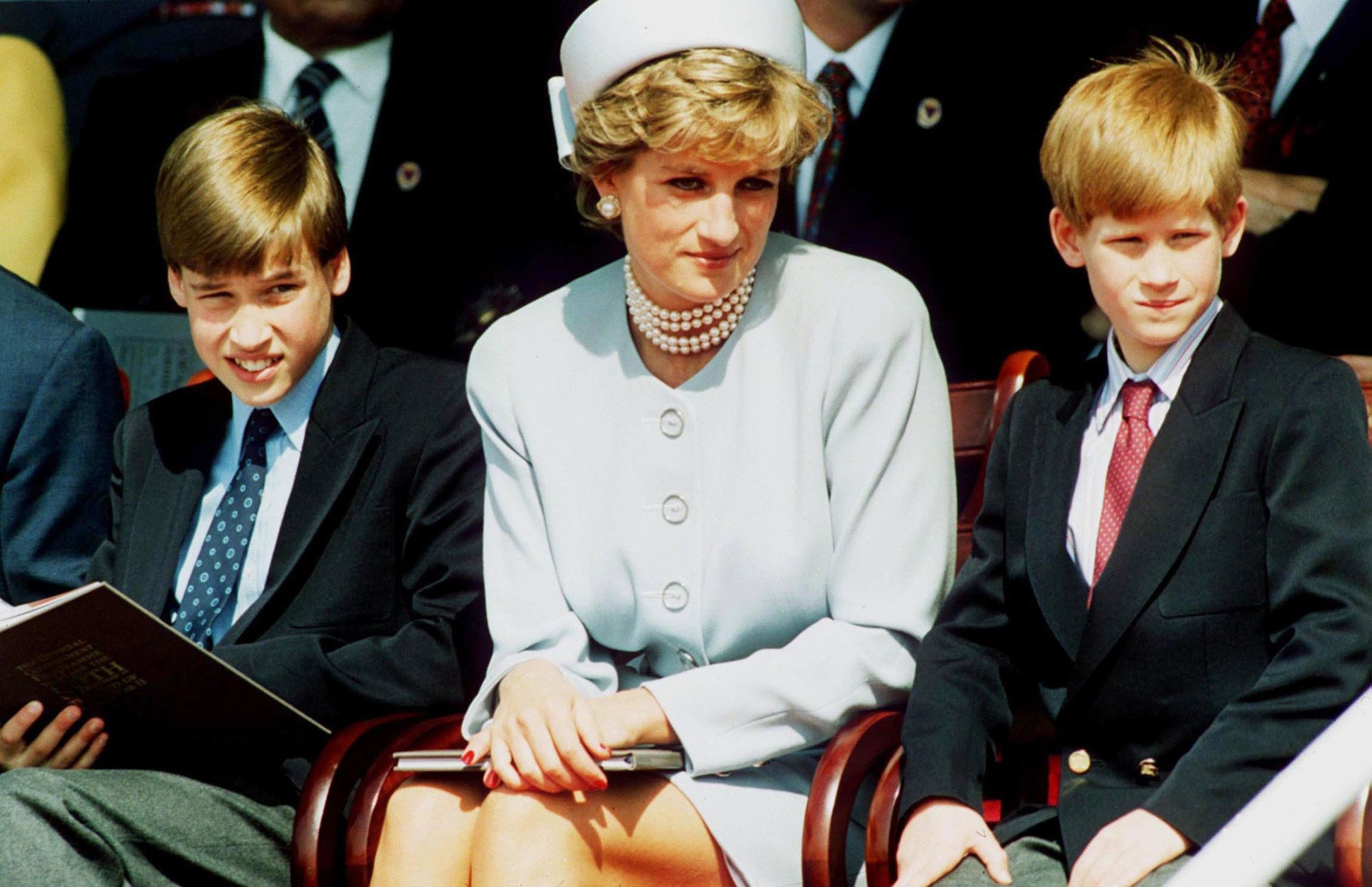 Księżna Diana z synami Williamem i Harrym