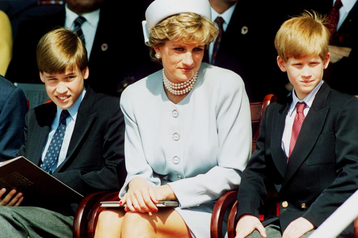 Księżna Diana z synami Williamem i Harrym