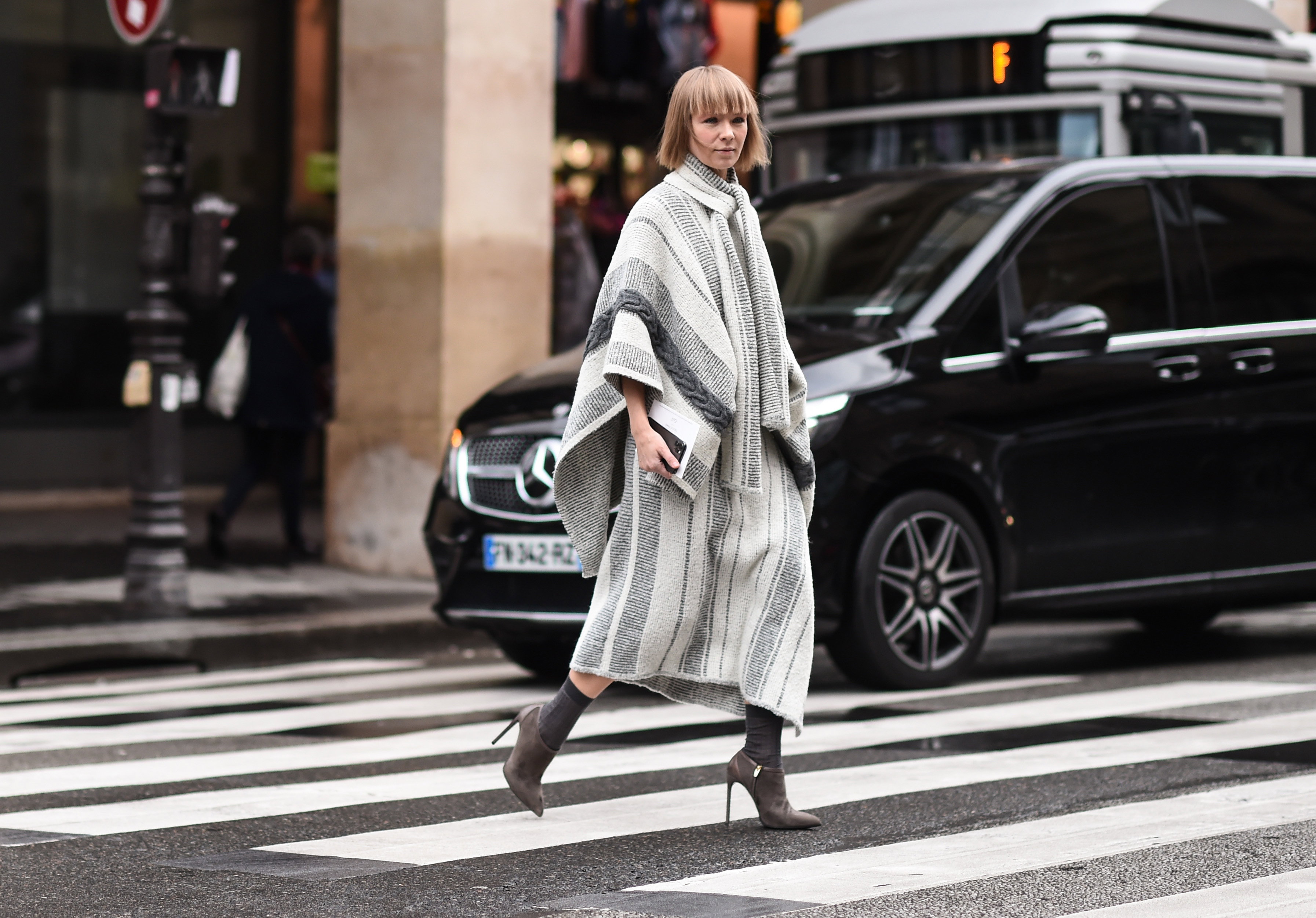 Street Style  - Paris Fashion Week - Womenswear Fall/Winter 2020/2021 : Day Eight