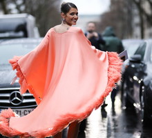 Street Style - Paris Fashion Week - Womenswear Fall/Winter 2020/2021 : Day Seven