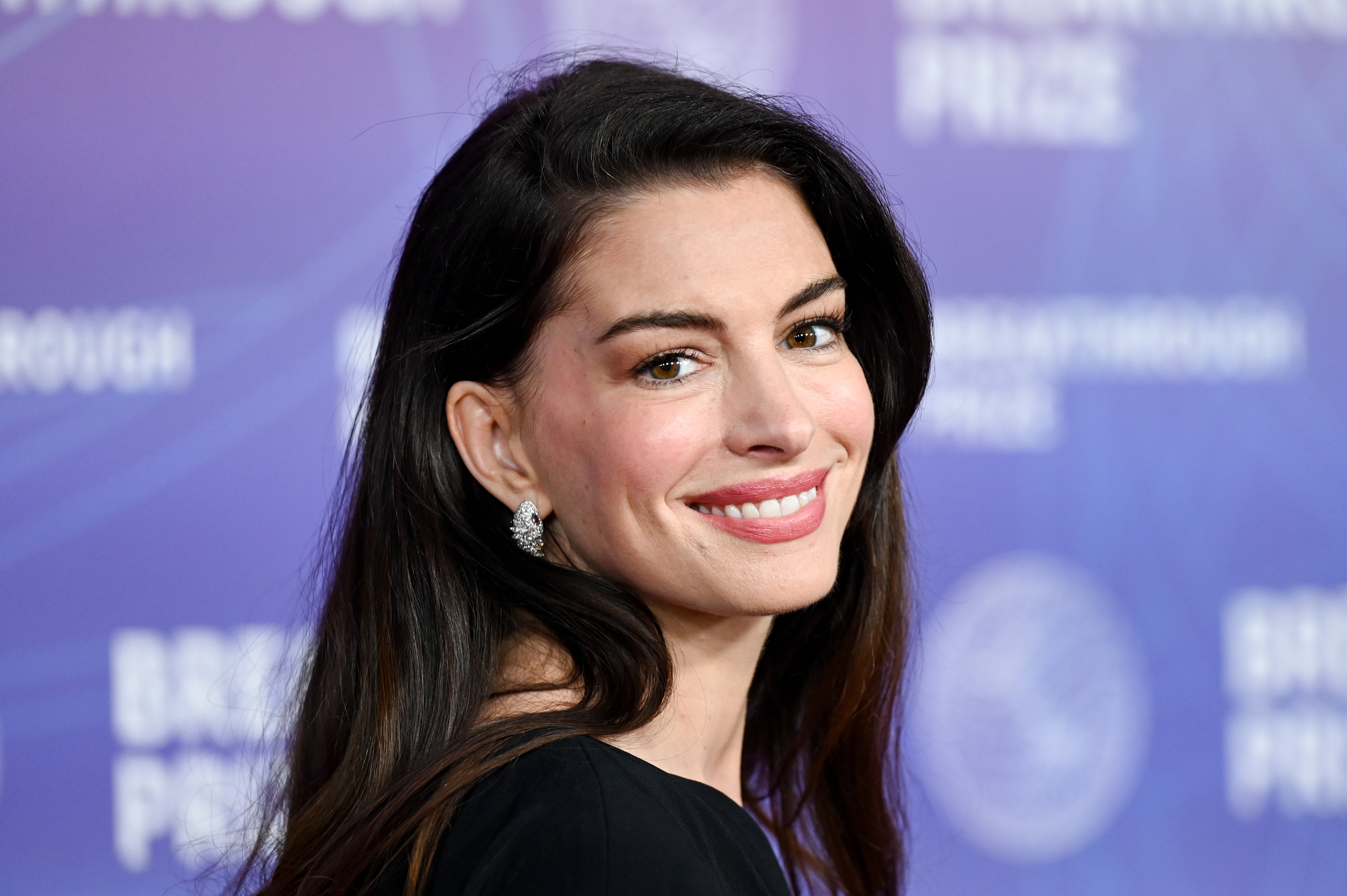 Sukienka "galaretka" Anne Hathaway zachwyciła na czerwonym dywanie