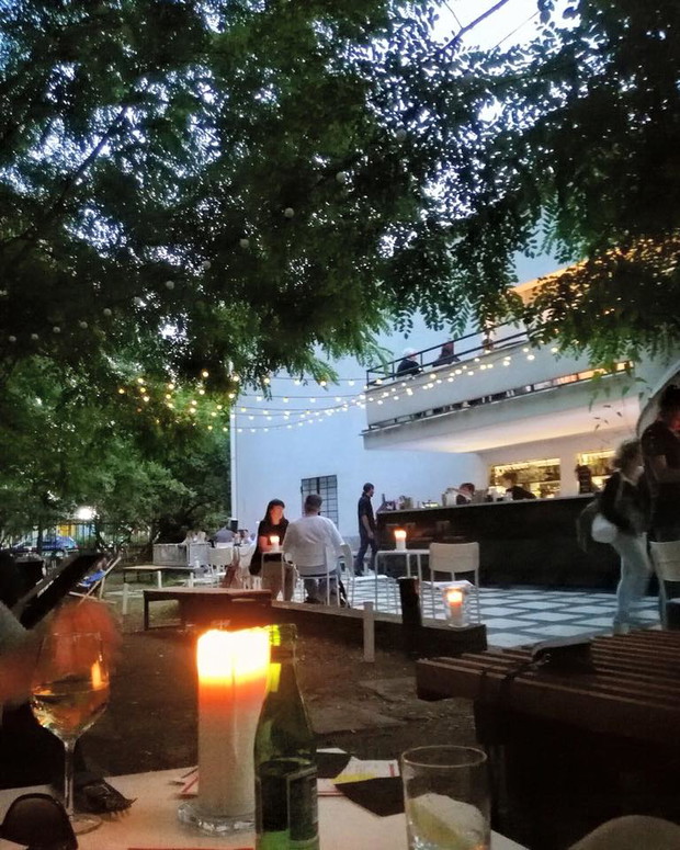 Restauracja Biała na warszawskiej Saskiej Kępie