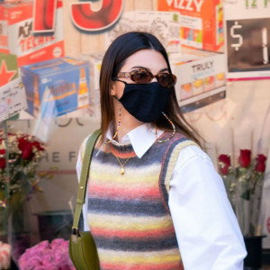 Kendall Jenner i francuskie it-girls przekonują, że tę jedną rzecz warto mieć w szafie w tym sezonie. Top modelka postawiła na model z popularnej sieciówki!