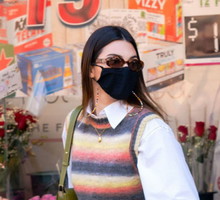 Kendall Jenner i francuskie it-girls przekonują, że tę jedną rzecz warto mieć w szafie w tym sezonie. Top modelka postawiła na model z popularnej sieciówki!