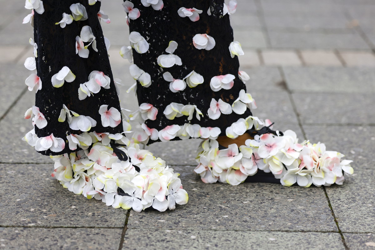 Sandały z kwiatami to najpiękniejsze buty na lato. Wybrałam 6 modeli