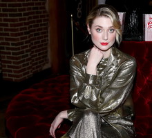 Elizabeth Debicki nie mogłaby być bardziej podobna do księżnej Diany! Są nowe zdjęcia z planu „The Crown 5”