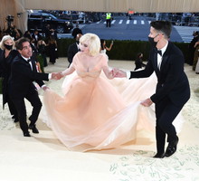 Met Gala 2021: Najpiękniejsze stylizacje gwiazd. Kto pojawił się na czerwonym dywanie?