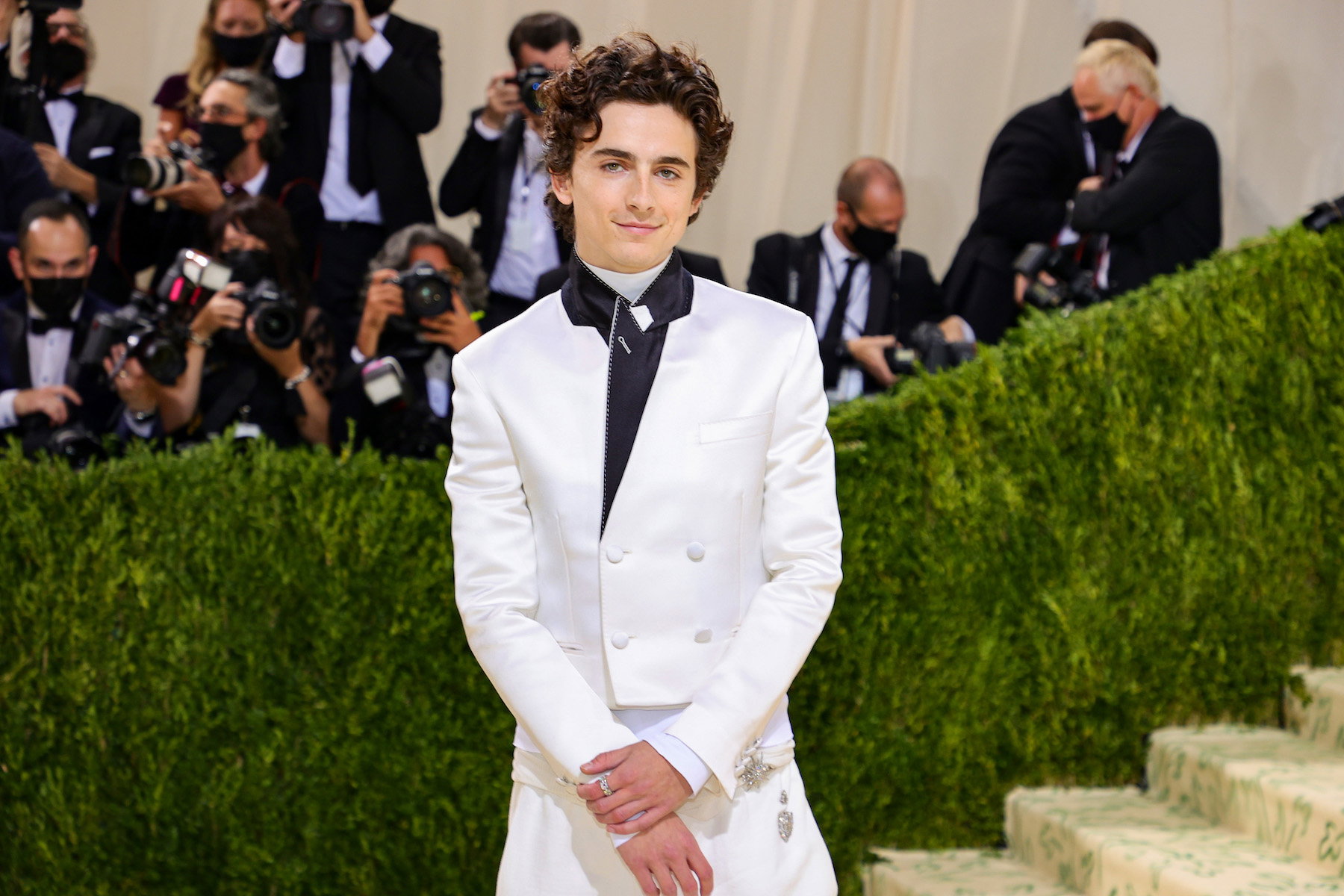 Met Gala 2021: Timothée Chalamet złamał zasady i przyszedł w... butach idealnych na co dzień. Które wcale nie kosztują majątku!