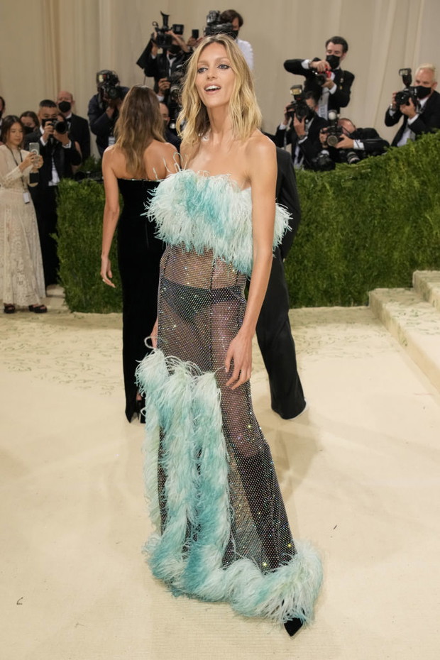 Met Gala – Stylizacje gwiazd: Anja Rubik