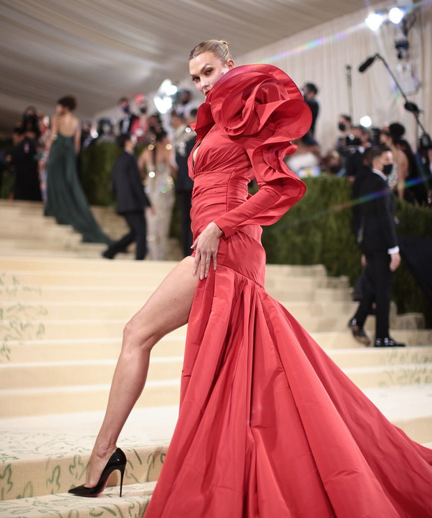 Met Gala – Stylizacje gwiazd: Karlie Kloss