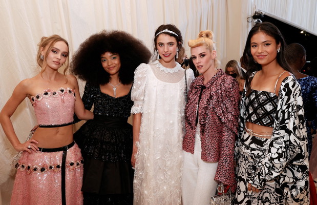 Met Gala – Stylizacje gwiazd: Lily-Rose Depp, Whitney Peak, Margaret Qualley, Kristen Stewart and Emma Raducanu