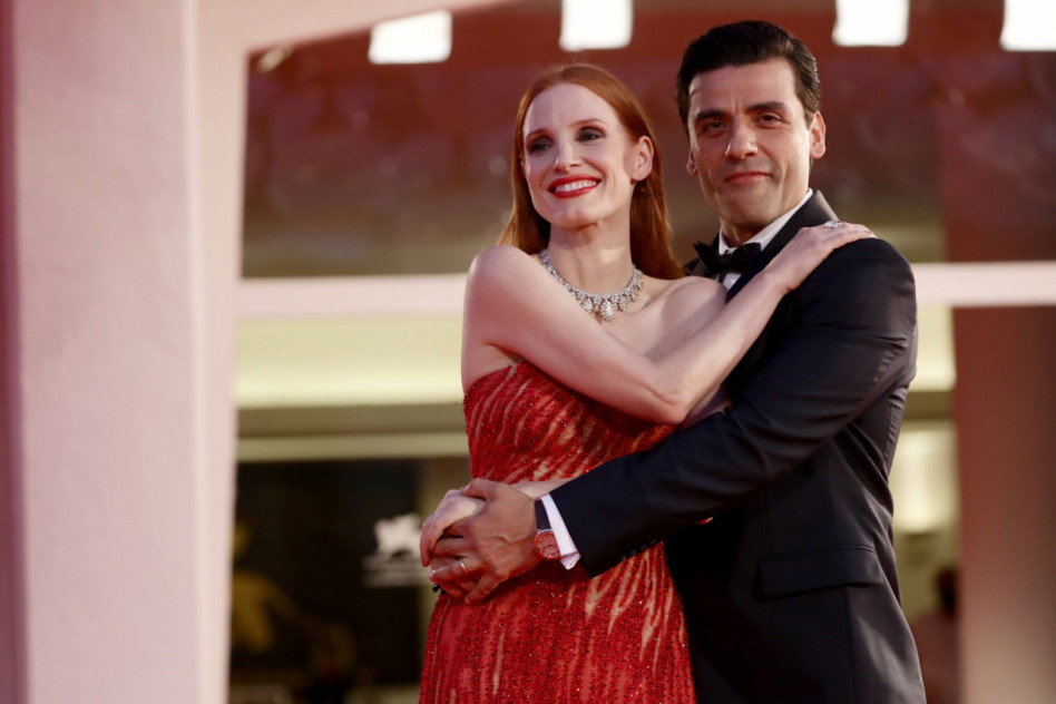 Wideo, na którym Oscar Isaac zmysłowo spogląda na Jessicę Chastain, szybko stało się wiralem. Przy nich nawet Lady Gaga i Bradley Cooper wymiękają!